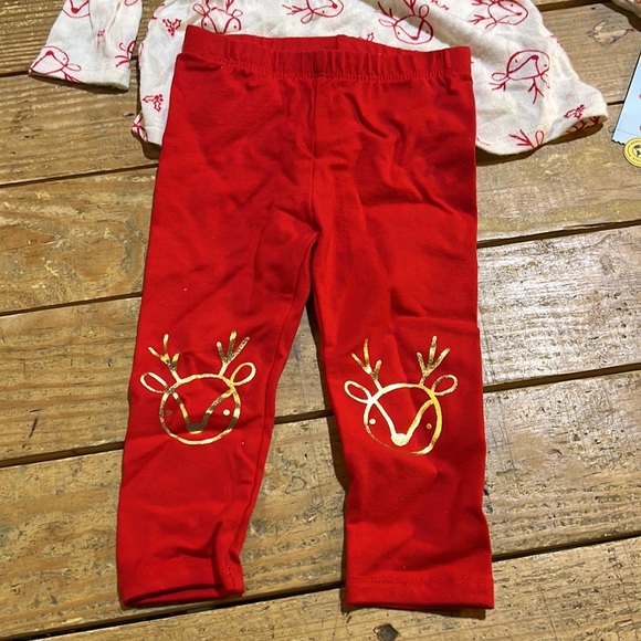 Reindeer Long Sleeve with Red Leggings Cat & Jack 12 m - Picture 2 of 3